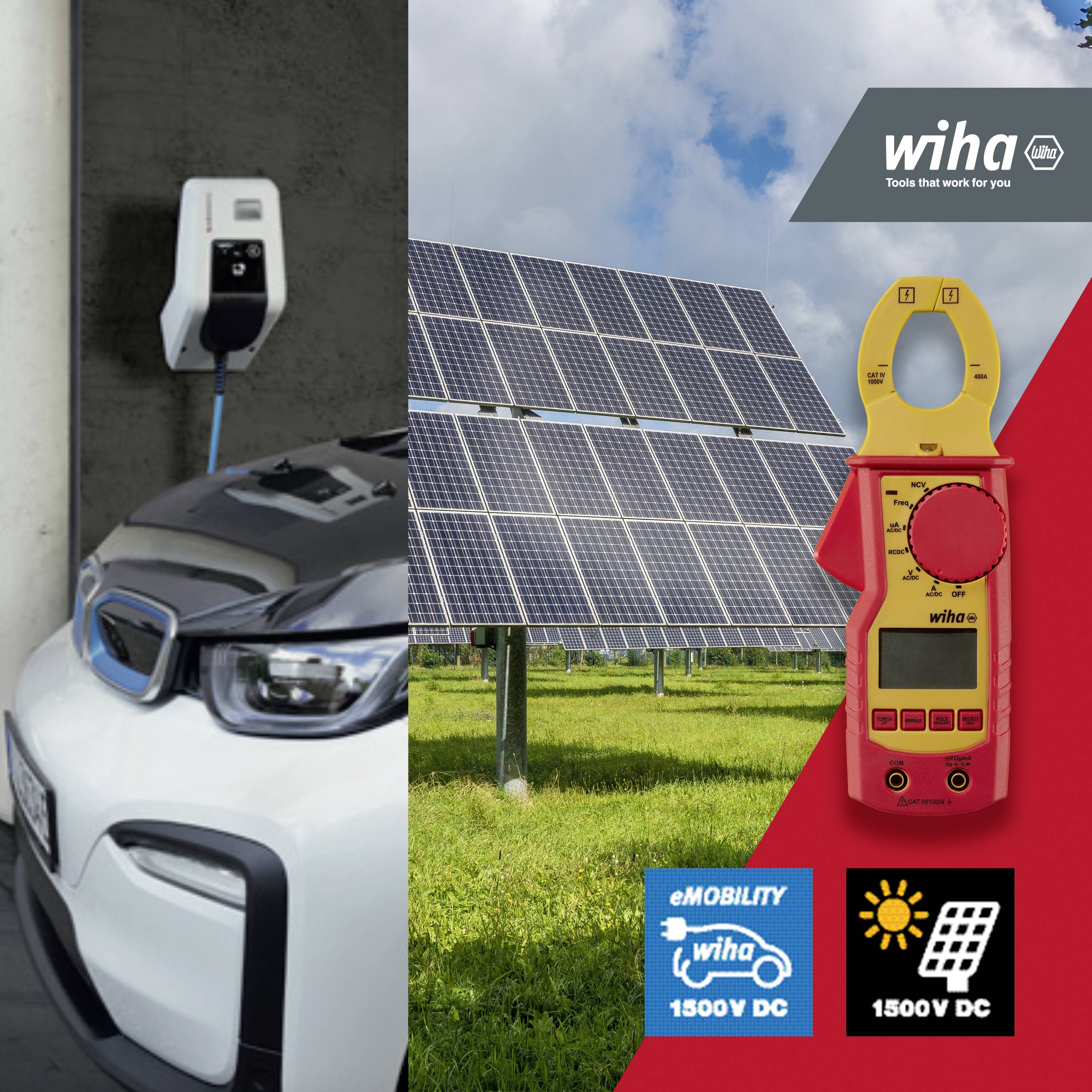 'Voiture électrique à une station de charge, panneaux solaires en arrière-plan, un multimètre numérique à proximité, reliant la charge et l'énergie.'