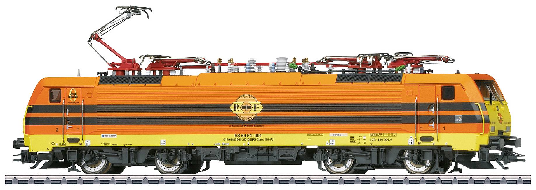 Une locomotive orange avec des bandes noires sur les rails. Elle possède plusieurs pantographes et le logo d'une compagnie ferroviaire.