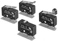 Quatre micro-interrupteurs noirs avec leviers métalliques et connexions. Ils sont disposés en deux rangées.