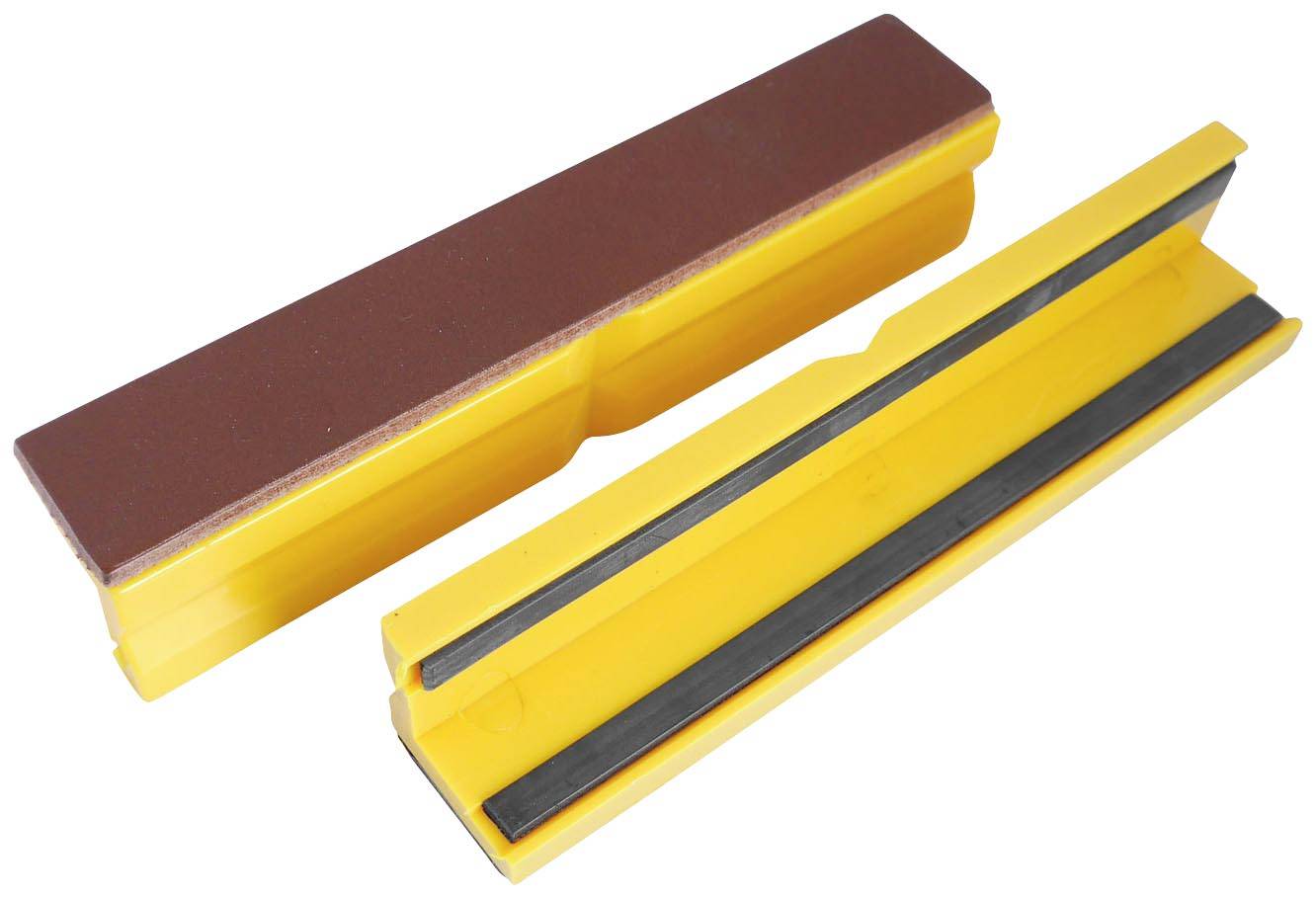 Deux pièces en plastique jaune avec des bords noirs qui s'emboîtent. Adaptées pour la fixation de pièces d'usinage.