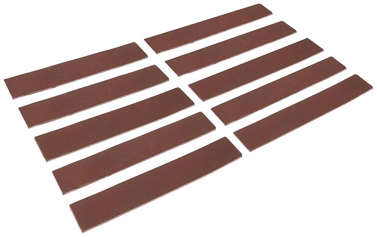 Dix bandes de papier de verre brun sont alignées côte à côte sur une surface claire.