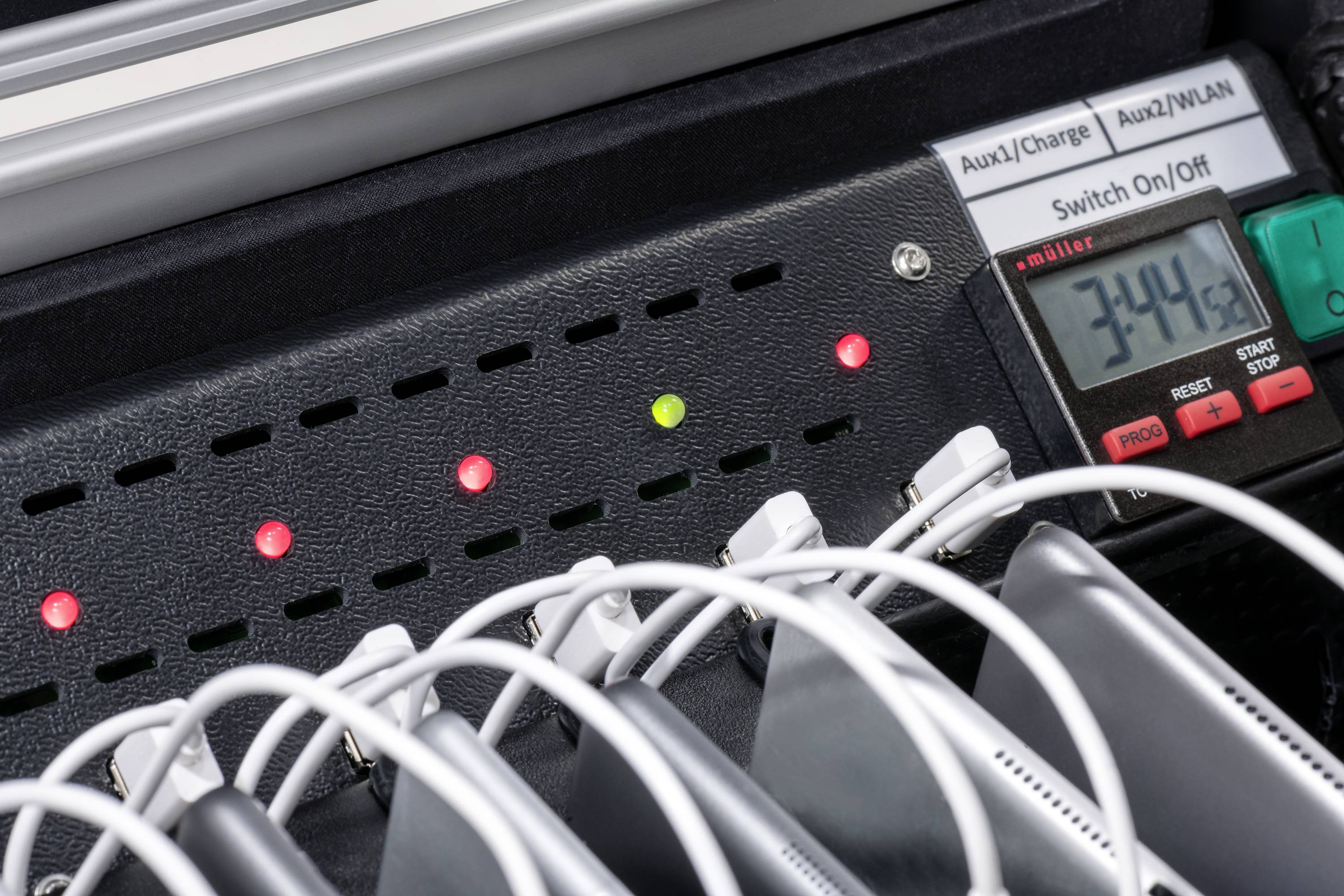 Parat PARAPROJECT® Case i10 Charge&Sync Système de charge et de rangement chariot câblé pour Apple Lightning