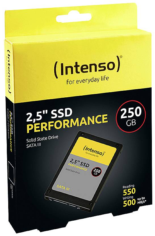 Emballage d'un SSD Intenso de 2,5 pouces avec 250 Go. Le SSD offre une connexion SATA III avec une vitesse de lecture et d'écriture allant jusqu'à 550/500 Mo/s.