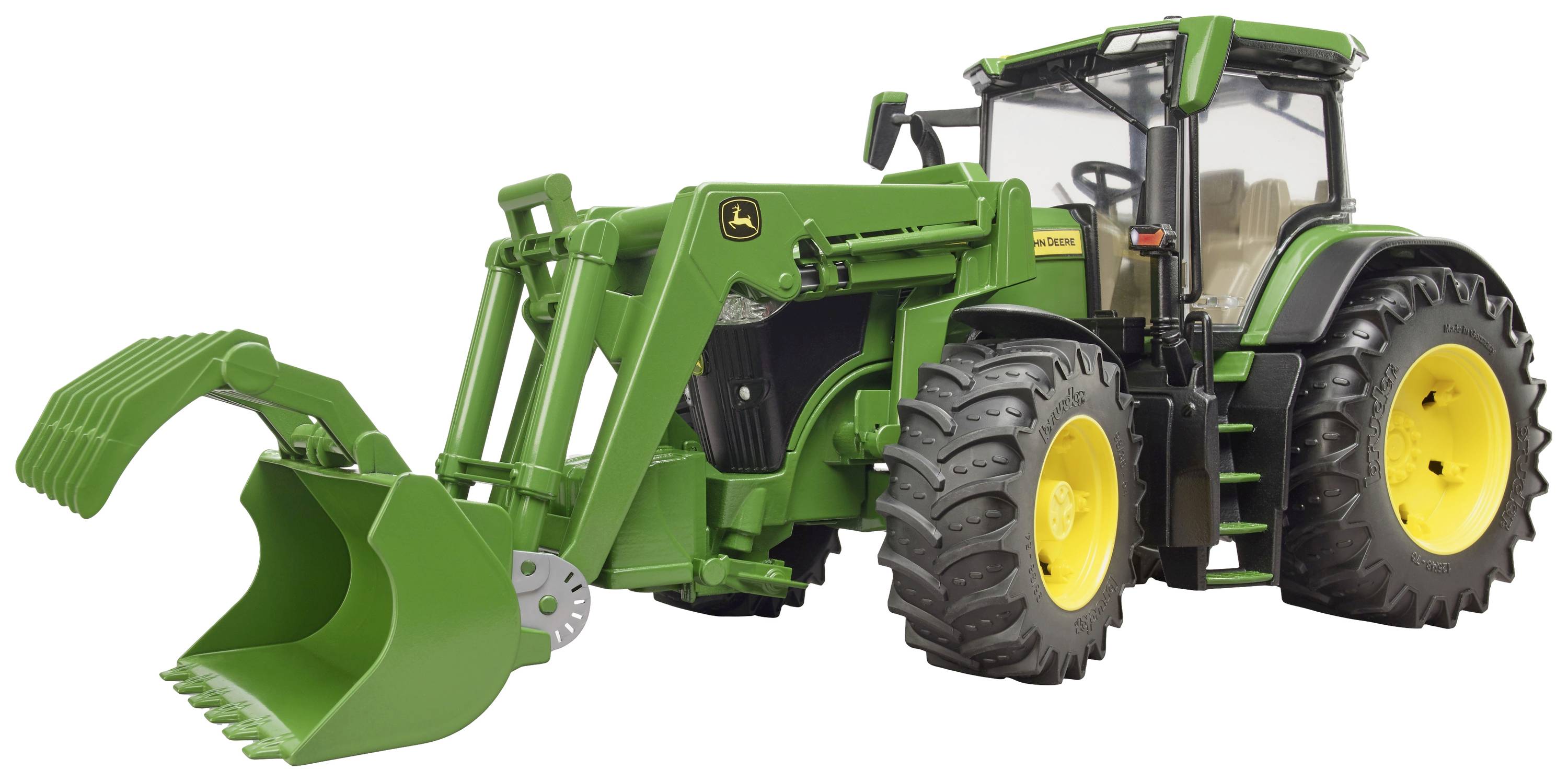 Un tracteur vert avec un chargeur frontal imposant et des roues jaunes, un véhicule agricole typique, photographié de côté de face.