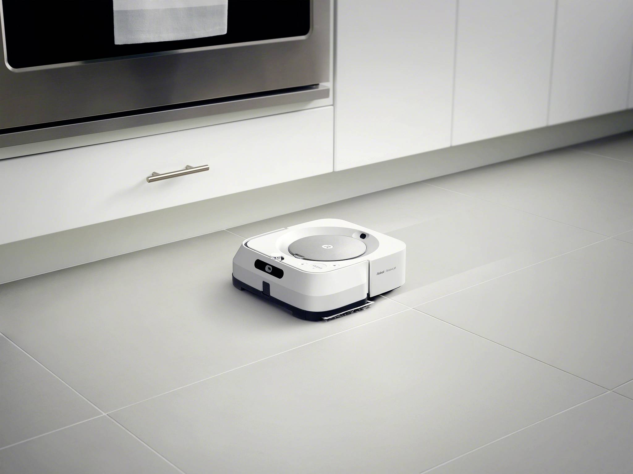 iRobot Braava m6138 Robot lessiveur de sol blanc commande par application, à commande vocale, compatible avec Alexa d'Amazon