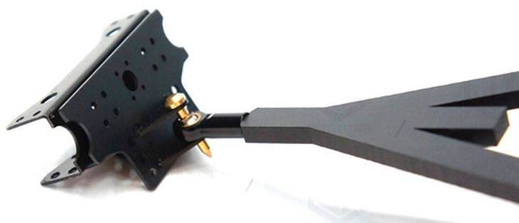 Bras de support en métal noir avec vis de montage, adapté pour une fixation sur une surface plane ou un mur.