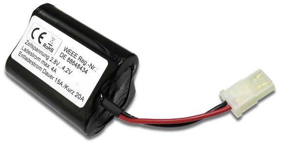 Une batterie noire avec des inscriptions indiquant la tension et le courant de décharge. Comprend des câbles et une fiche blanche.