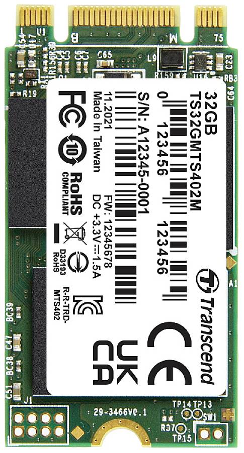 Une SSD Transcend de 32 Go M.2, modèle TS32GMTS402M. Les étiquettes indiquent les marques de certification CE, UKCA et FCC.