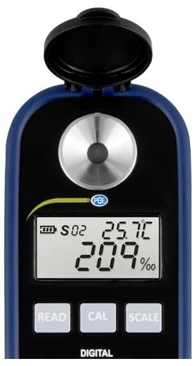 Humidimètre numérique portatif avec capuchon ouvert, affichant 25,7°C et 20,9‰ sur l'écran LCD.