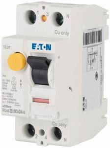 Un interrupteur de protection blanc d'Eaton avec bouton-poussoir de test jaune et commutateur noir. Adapté pour 25A, 230V, Type : PFR-25/2/003-B/MH-WW.