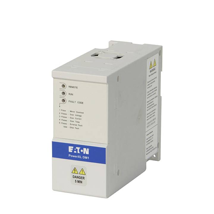 Un appareil électrique blanc portant l'inscription 'Eaton PowerXL DM1', avec des boutons et des voyants lumineux sur la façade.