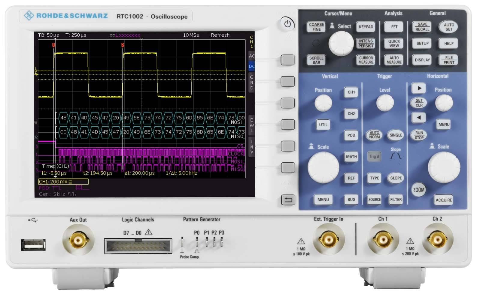 Oscilloscope, modèle RTC1002 de Rohde & Schwarz, affiche deux signaux d'ondes sur l'écran avec des valeurs de mesure détaillées et des commandes à droite.