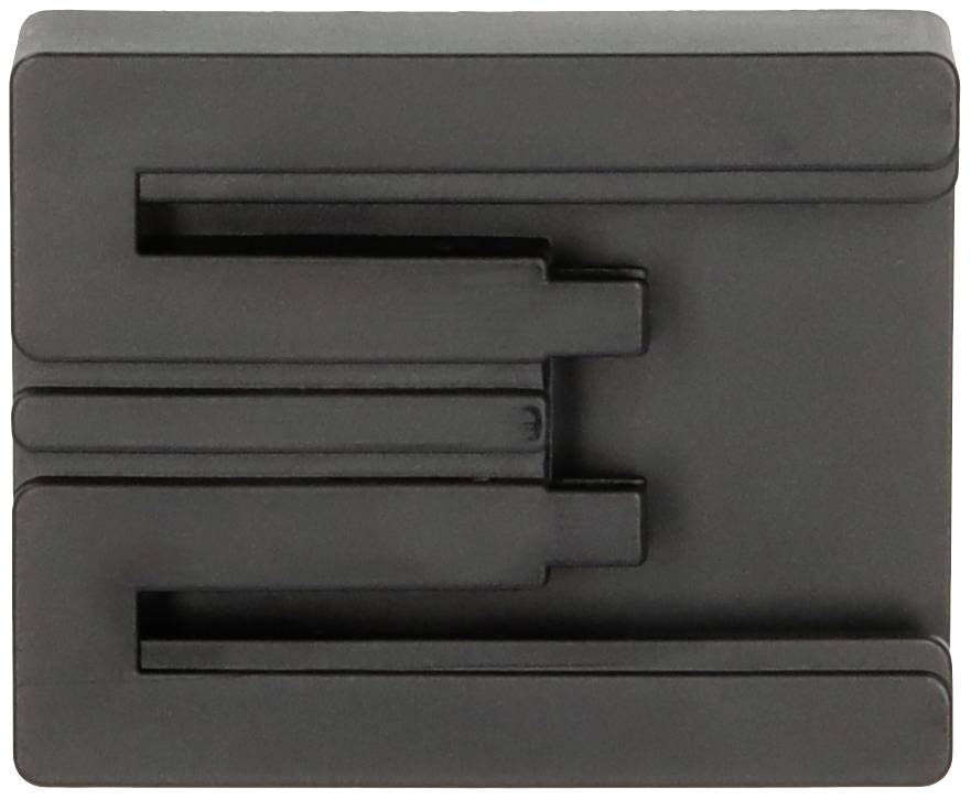 Une sculpture noire moderne présentant des formes géométriques avec des éléments rectangulaires imbriqués les uns dans les autres.