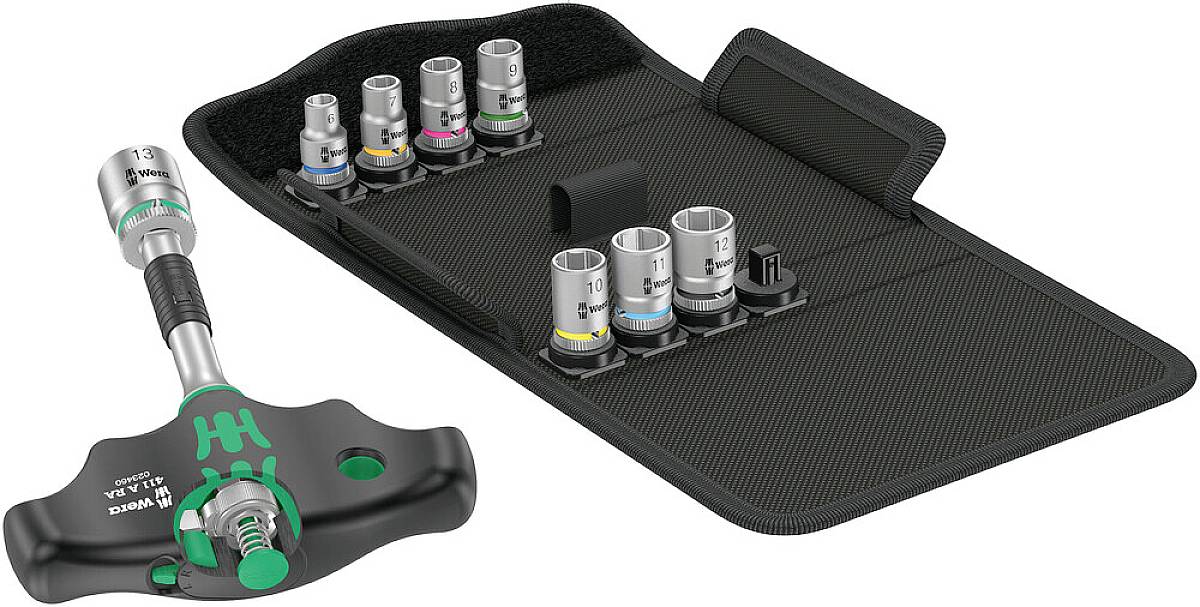 Ensemble d'outils comprenant une clé dynamométrique et des douilles de différentes tailles dans un étui noir ouvert.