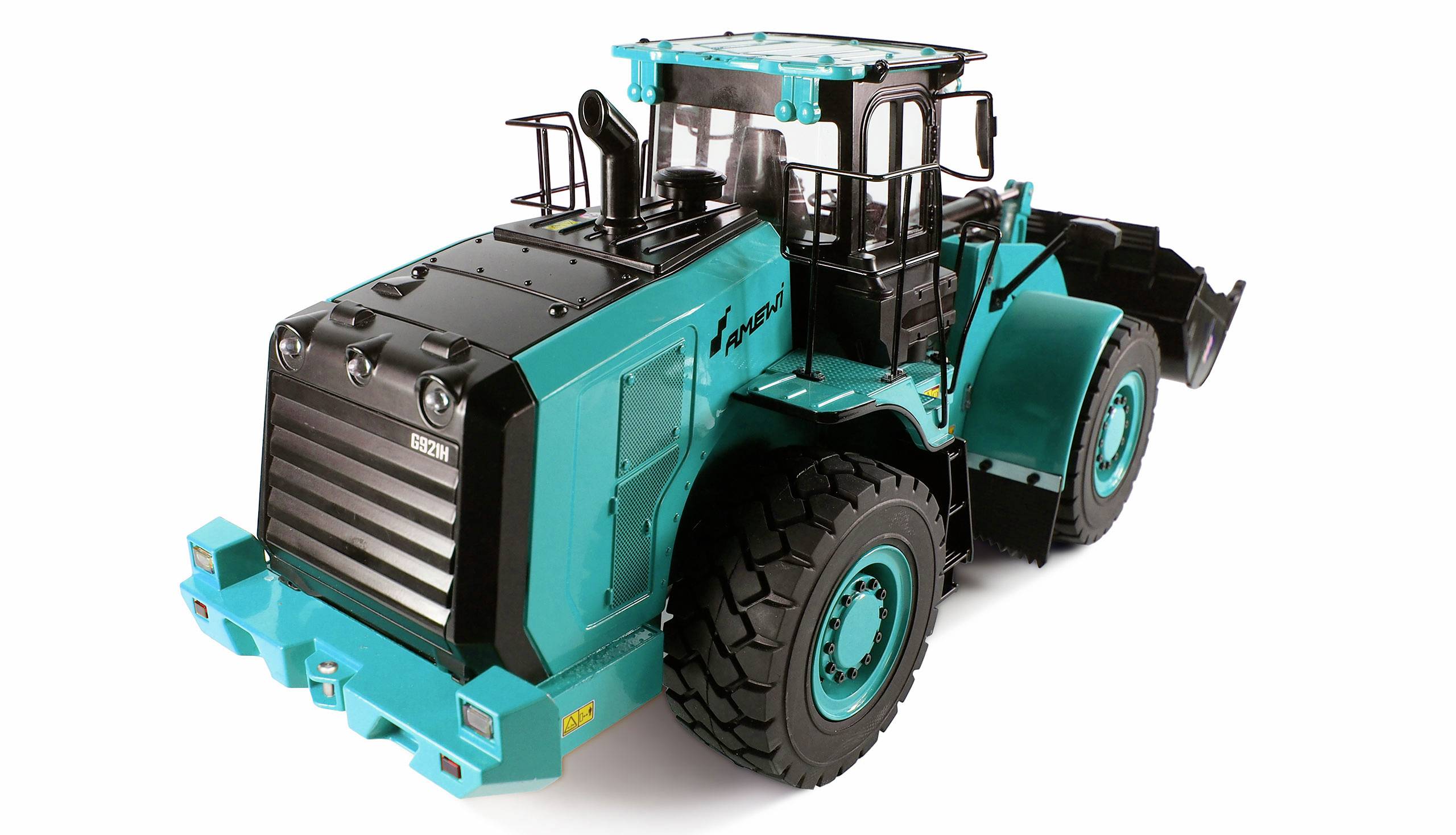 Un chargeur frontal turquoise sur un fond blanc, avec des roues noires et un grand godet, vu de côté.