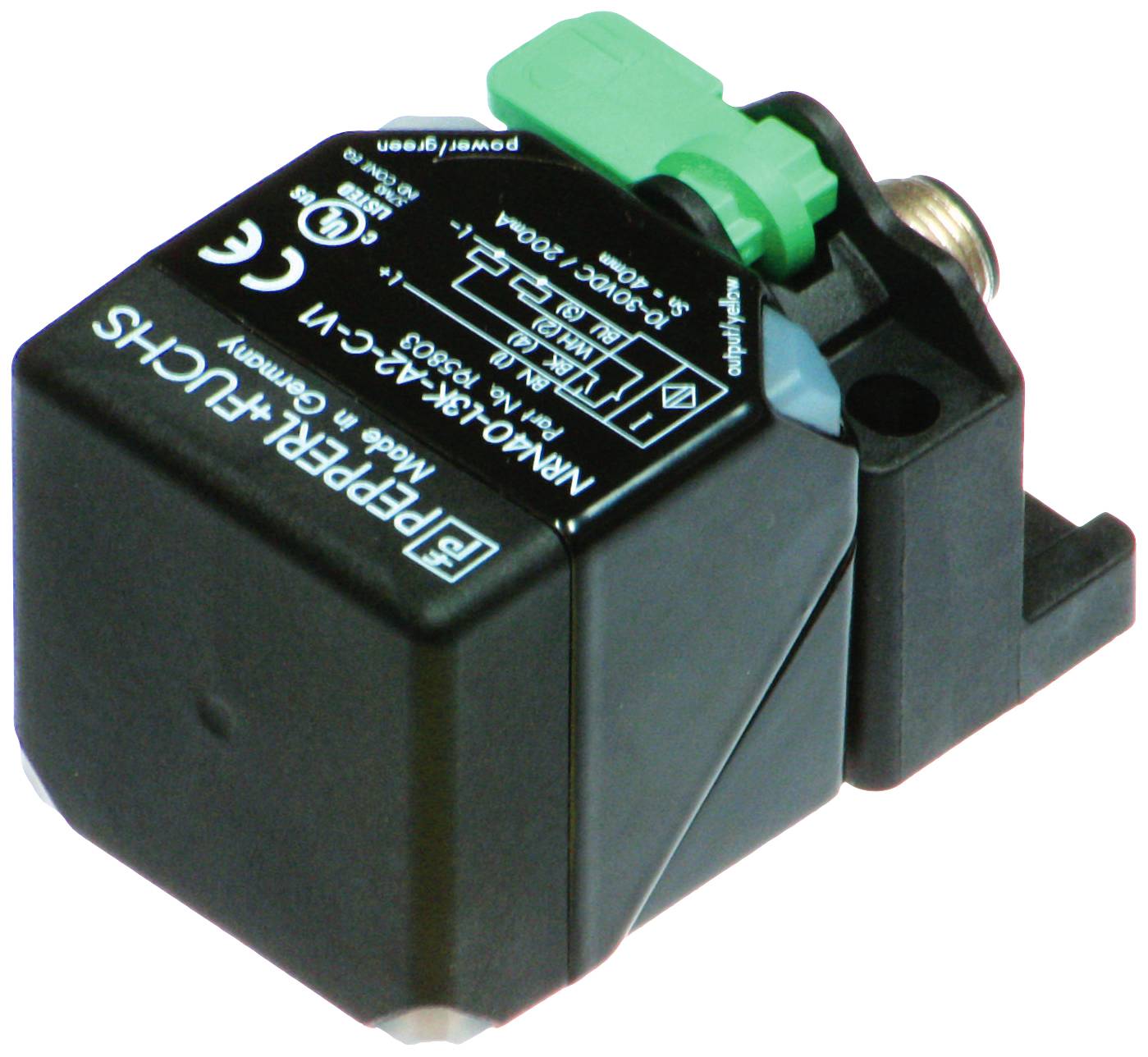 Un interrupteur de proximité carré noir de Pepperl+Fuchs avec une vis verte et le symbole CE. Modèle : NBN40-L2-E2-V1.