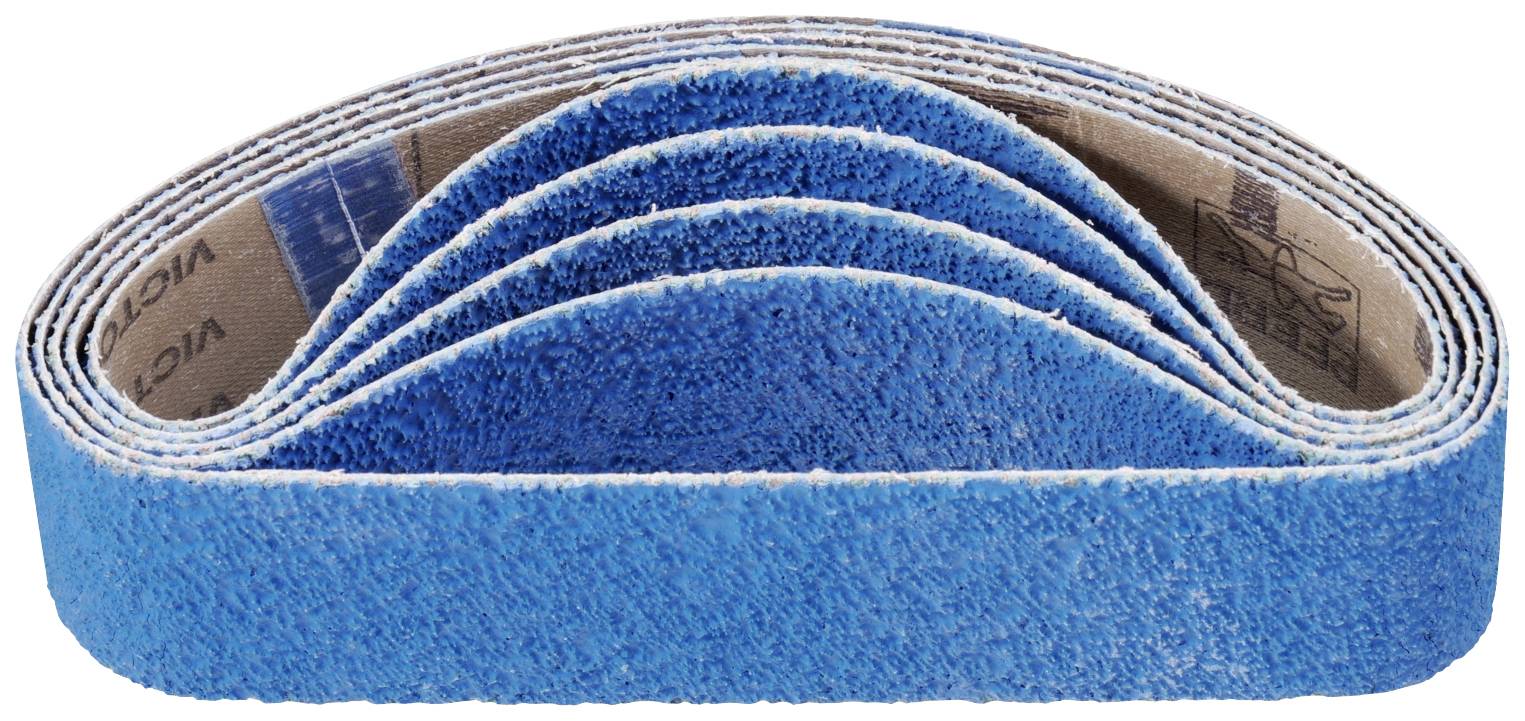 Une pile de bandes abrasives bleues est superposée. La granulation est visible, et les bandes sont légèrement incurvées.