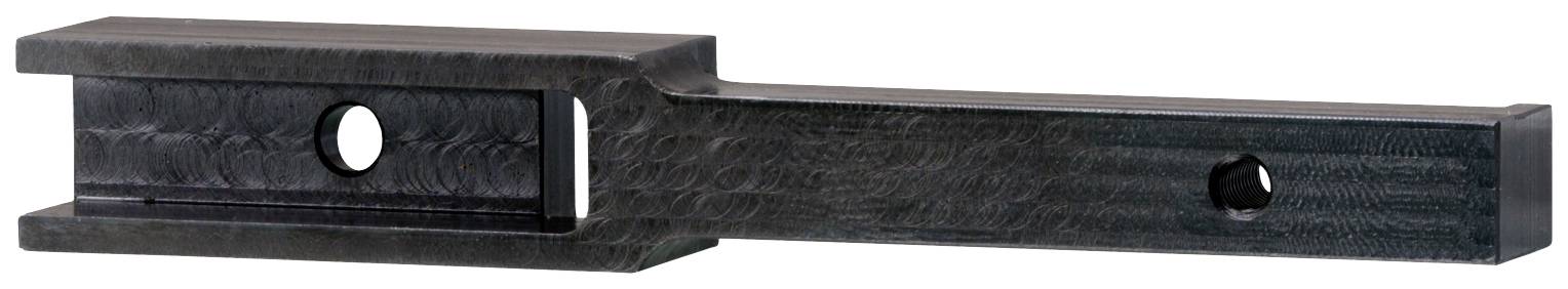 Un élément rectangulaire en métal noir avec un trou en son centre, probablement un composant de connexion utilisé dans une application de construction mécanique.