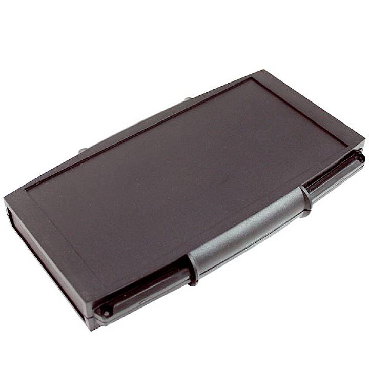 Un tampon encreur rectangulaire, fermé, noir avec une poignée sur le devant. Idéal pour le tamponnage dans les bureaux.