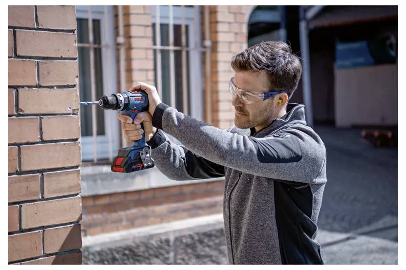 Bosch Professional GSB 18V-90 C -Perceuse-visseuse à percussion sans fil brushless, + module Bluetooth, + 2 batteries, + chargeur