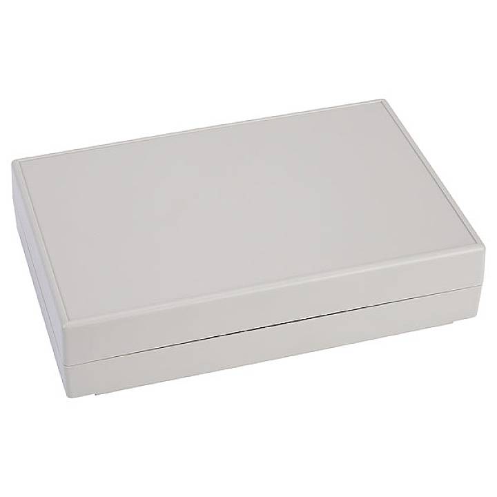 Une boîte en plastique grise rectangulaire avec un couvercle fermé, placée sur une surface plane.