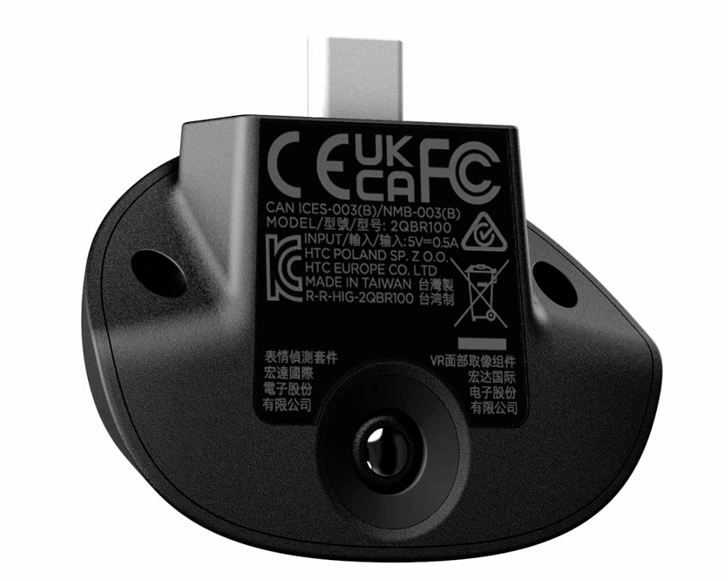 Adaptateur USB-C avec marquage CE, numéro de modèle 2QB9100, 5V/0,5A. Fabriqué à Taïwan par HTC Europe Co. Ltd.
