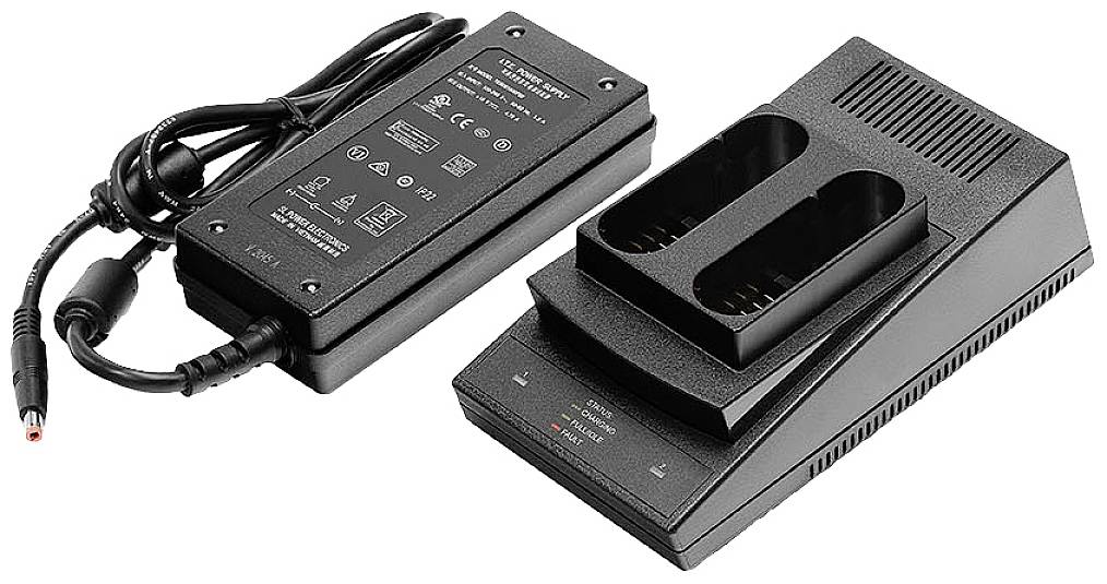 Un chargeur avec bloc d'alimentation et câble, adapté aux batteries. L'appareil dispose de deux emplacements de charge avec des voyants lumineux.