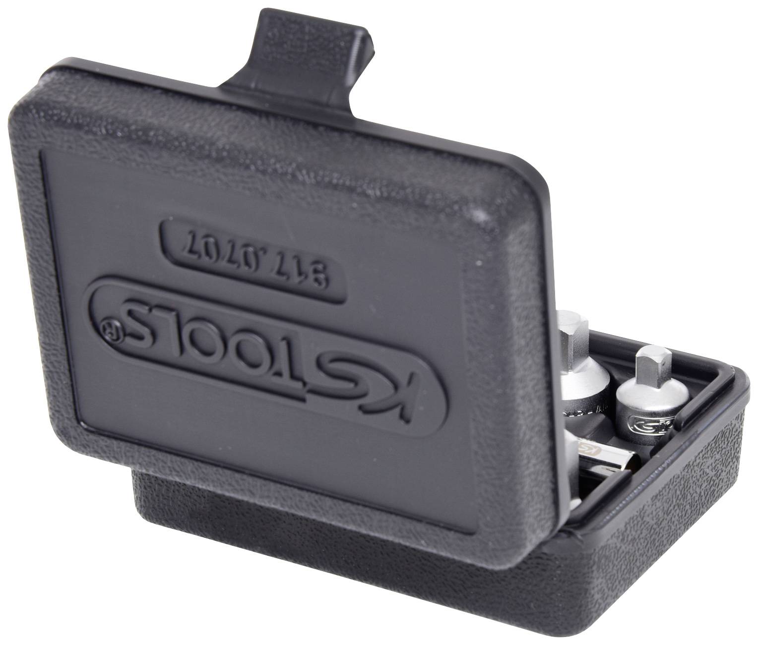 Une petite boîte à outils noire, ouverte et partiellement visible, contenant plusieurs embouts métalliques et clés à vis à l'intérieur.