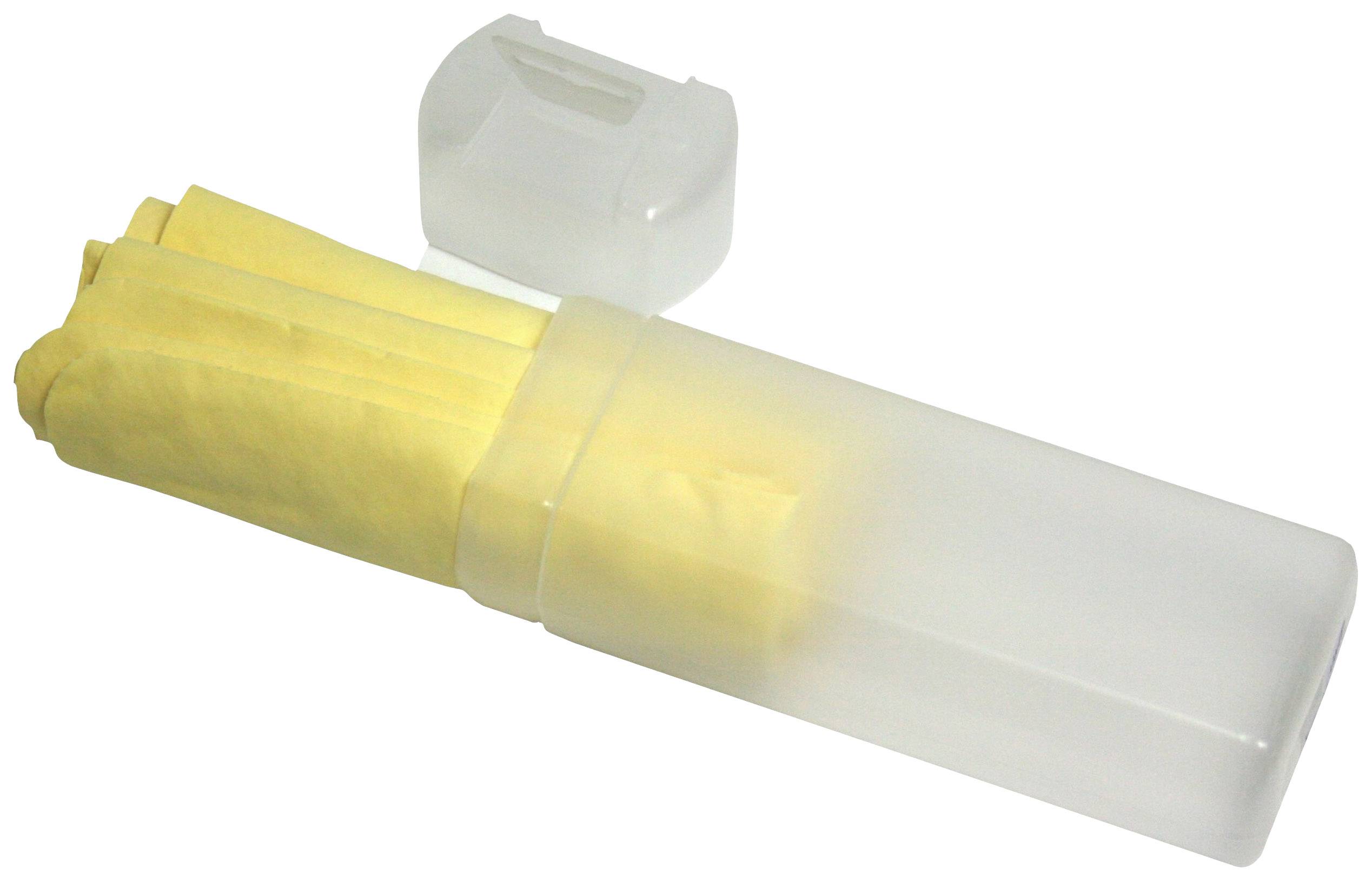 Chiffons jaunes dans un récipient en plastique transparent avec un couvercle amovible, probablement destinés à des tâches de nettoyage.