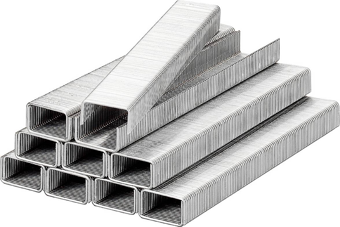 Une pile d'agrafes argentées, soigneusement empilées les unes sur les autres. Elles sont métalliques et ont une structure en forme de U.