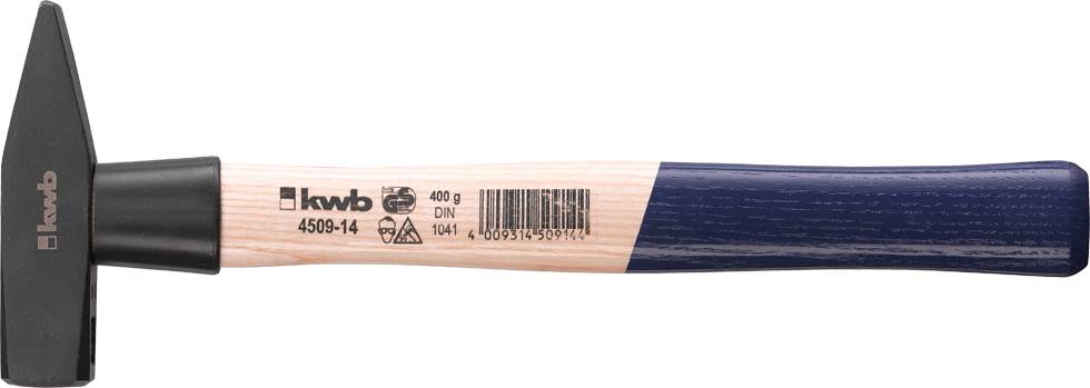 Ein Hammer mit Holzgriff und Metallkopf, längs auf einem weißen Hintergrund liegend. Der Griff hat eine blaue Endkappe und Markierungen.