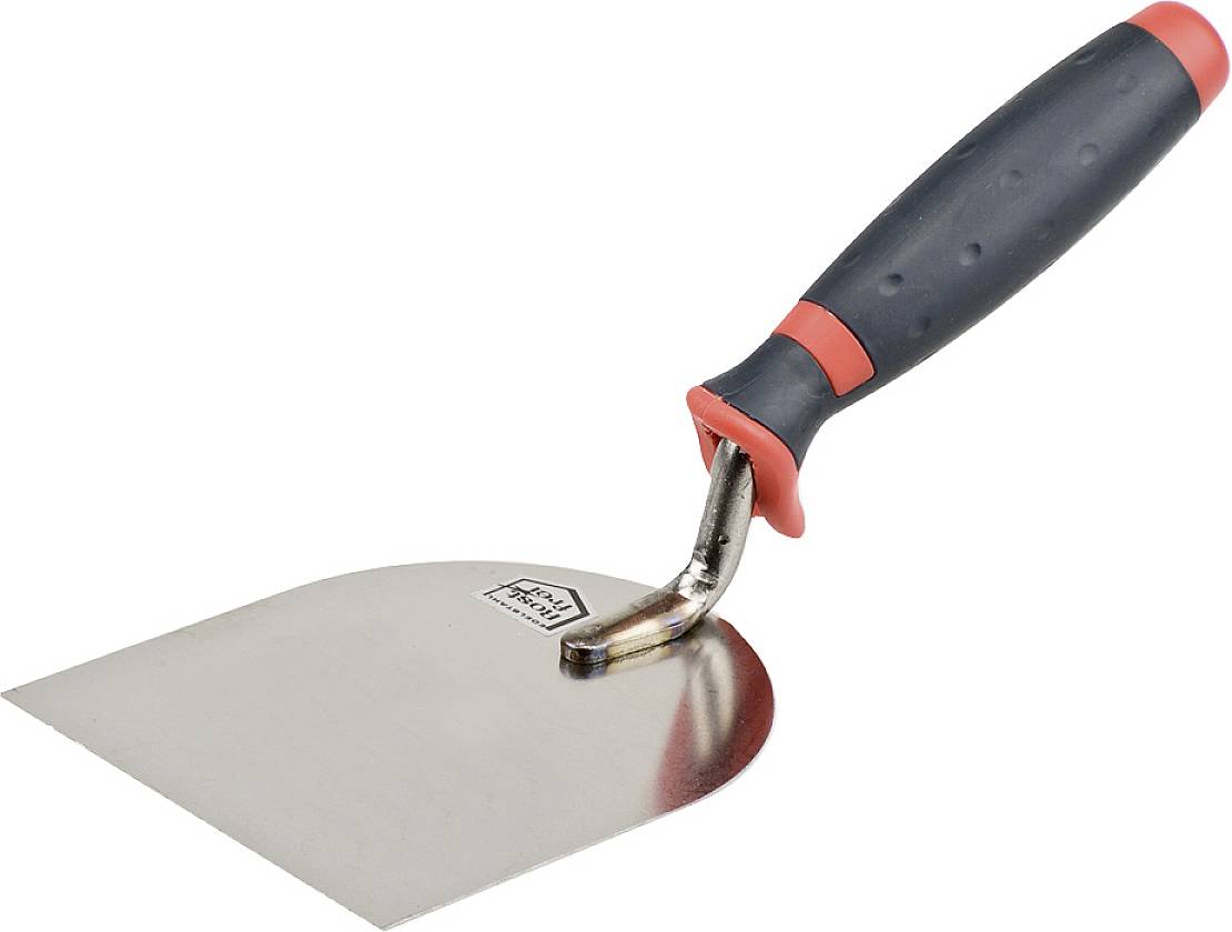 Pelle à main avec manche rouge et noir, adaptée aux travaux de jardinage.