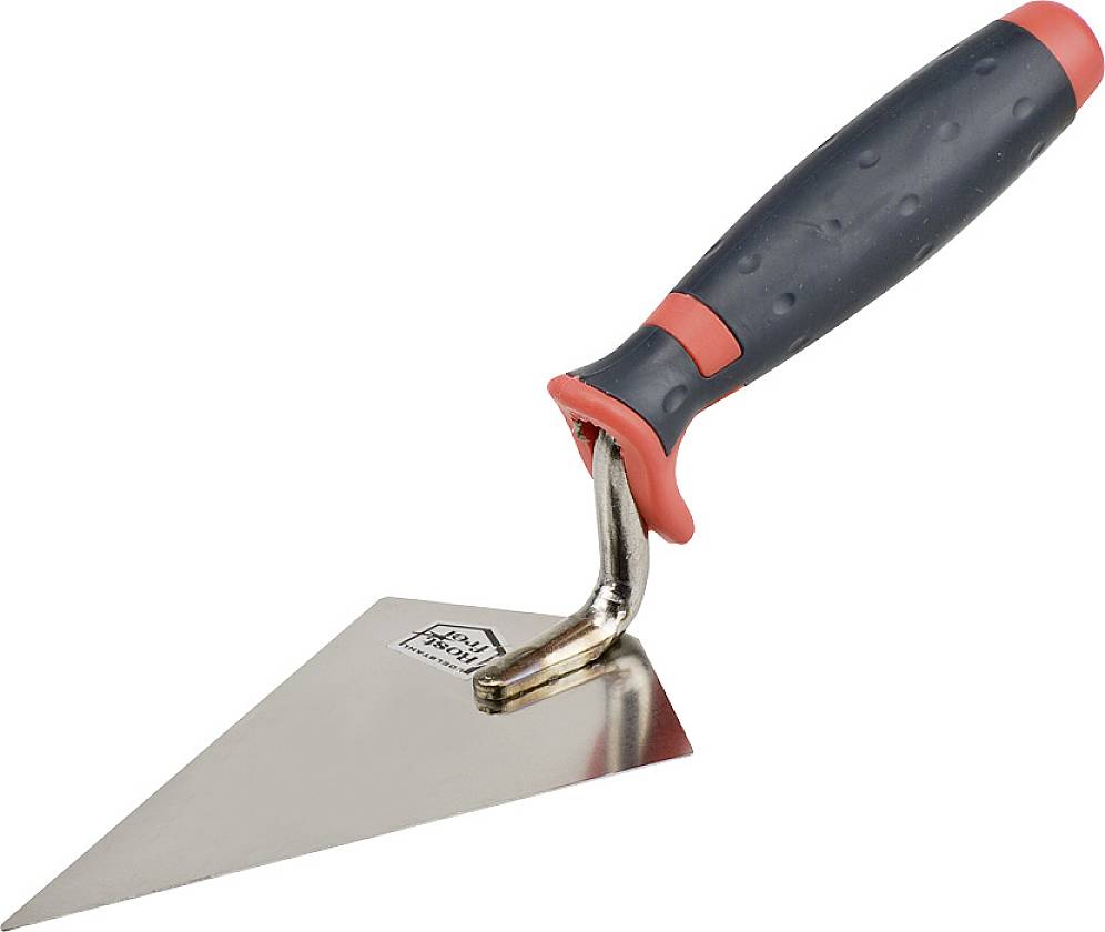 Une truelle avec un manche noir et un accent rouge, adaptée aux travaux de maçonnerie. Elle possède une lame métallique plate et triangulaire.