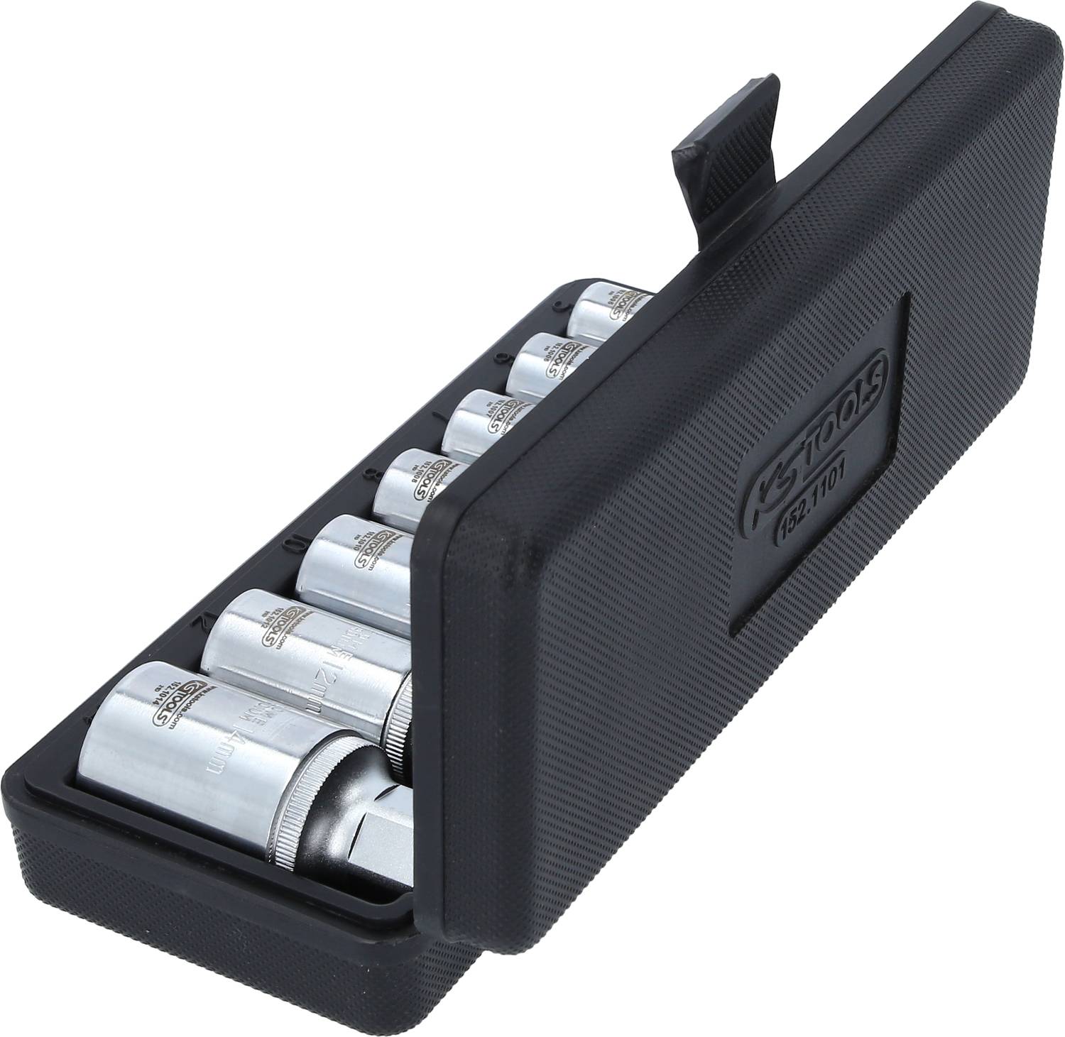 Une boîte à outils noire ouverte avec plusieurs clés à cliquet argentées, soigneusement rangées en deux rangées.