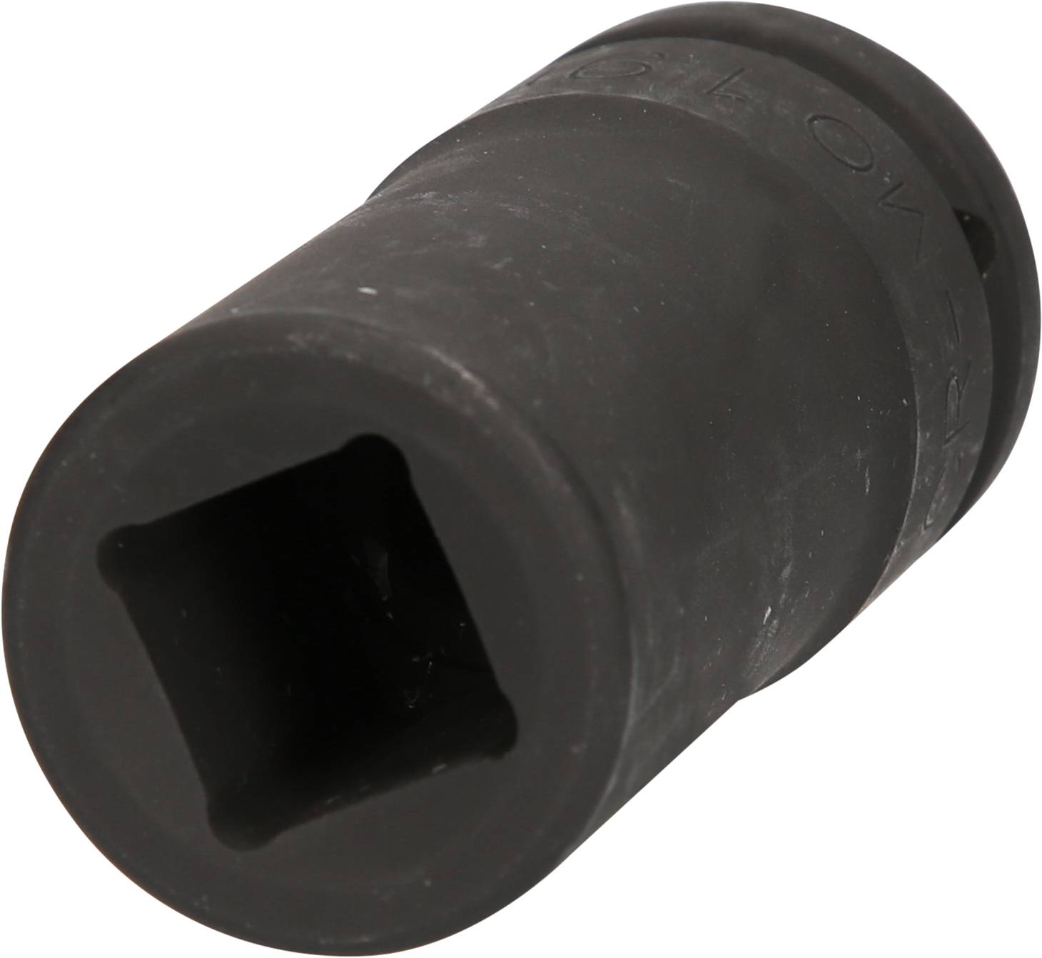 Un embout de clé robuste, noir, avec ouverture carrée, adapté pour une utilisation avec des outils de couple puissants.