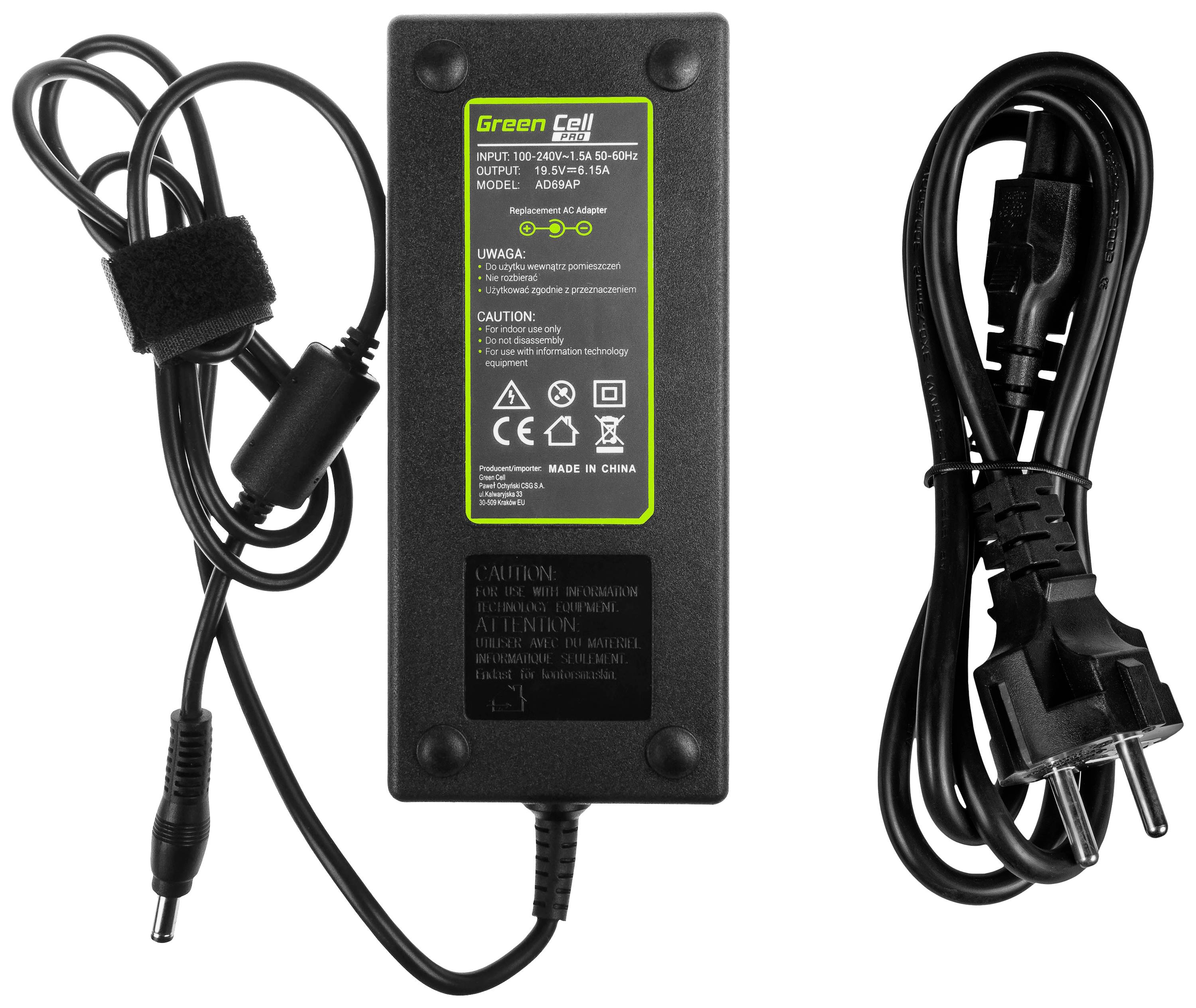 Un bloc d'alimentation noir avec des câbles. Sur le bloc d'alimentation se trouvent des spécifications techniques telles que la tension et l'intensité du courant.