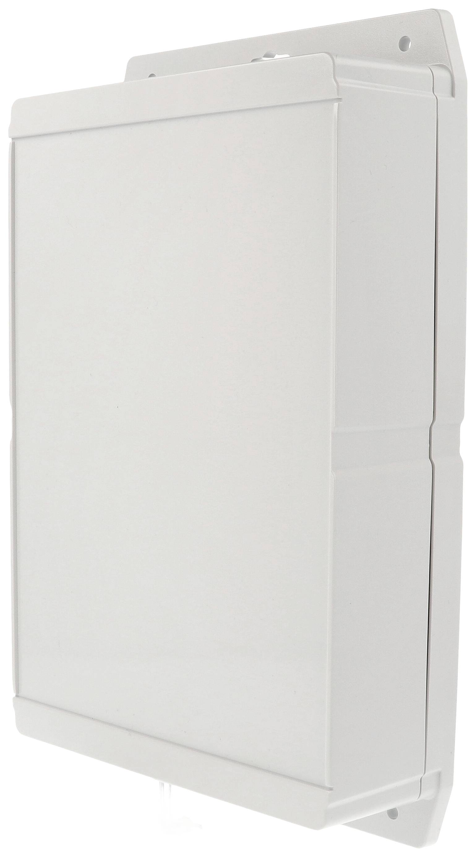 Un boîtier de sécurité rectangulaire gris monté sur un mur, avec un couvercle amovible et des trous de fixation sur les bords.