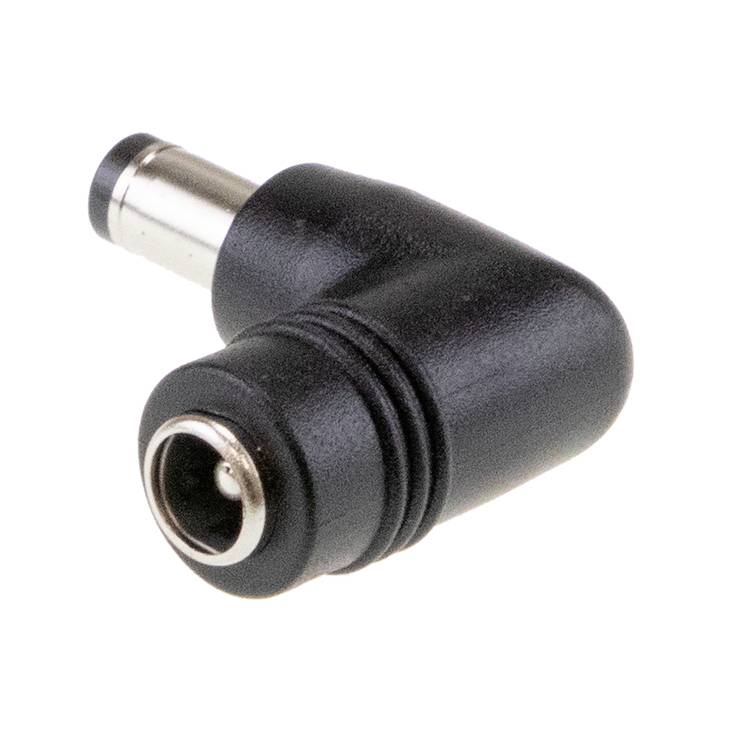 Un adaptateur d'alimentation CC noir rectangulaire pour appareils électroniques.