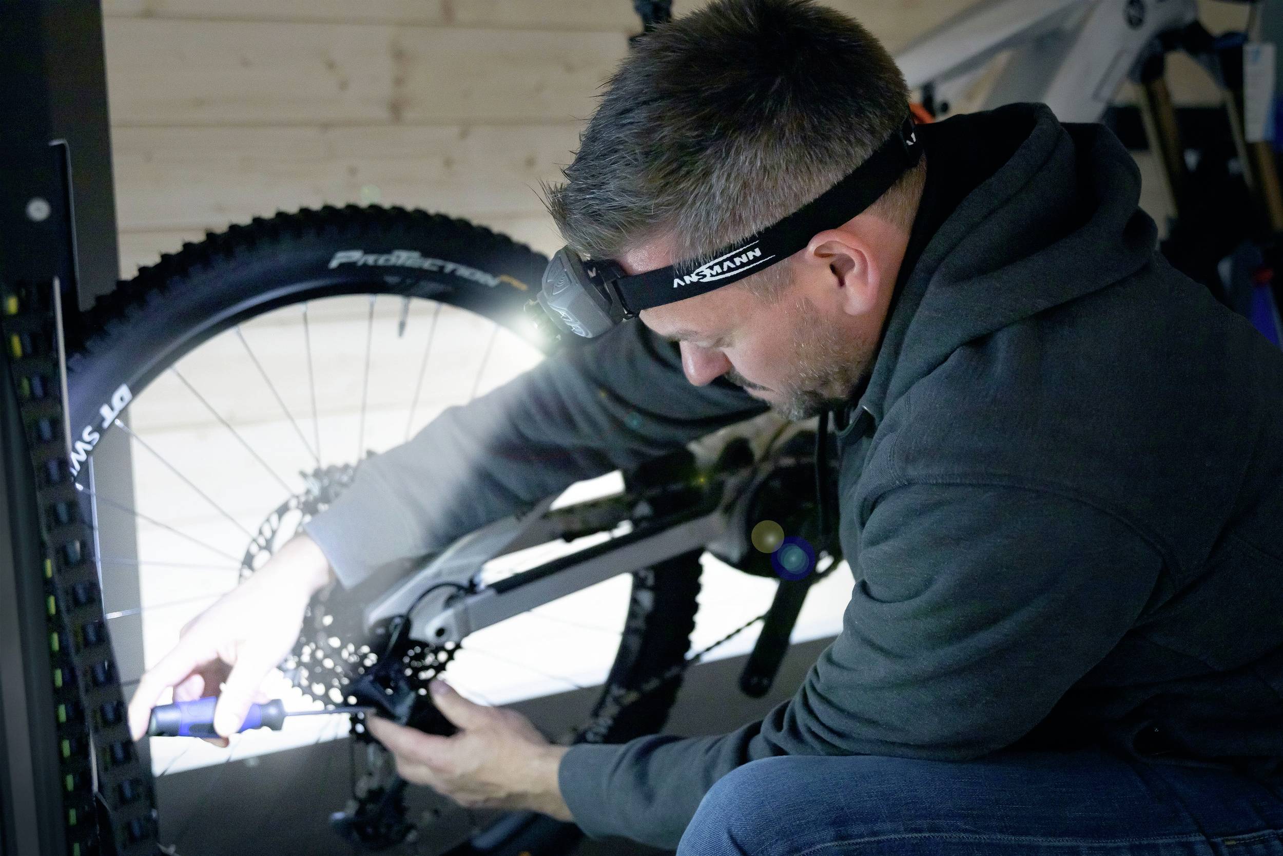 Lampe frontale LED Ansmann HD450FRS à batterie 450 lm 1600-0528