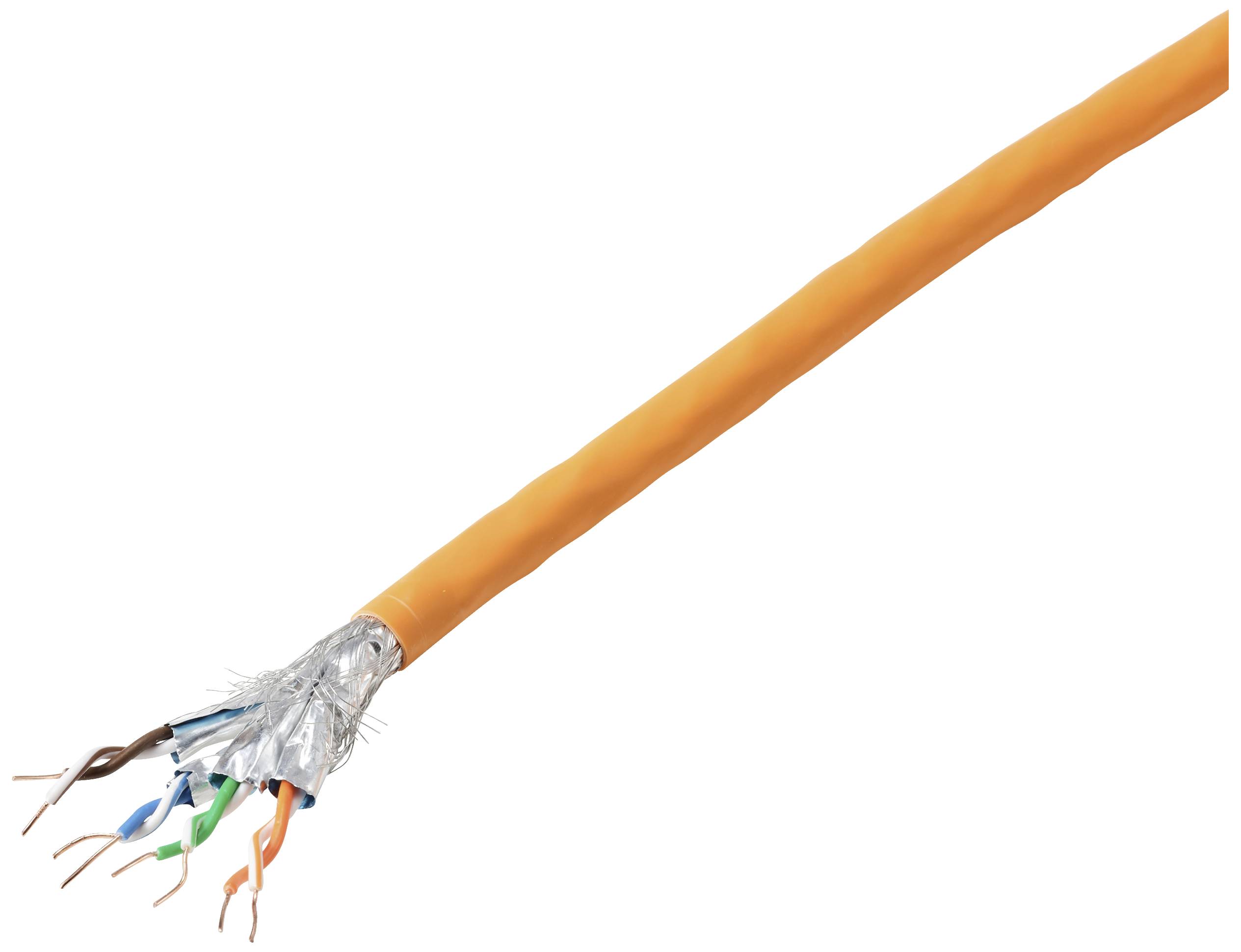 Un câble réseau orange avec des conducteurs internes de différentes couleurs visibles à la coupe, isolé par un revêtement argenté.