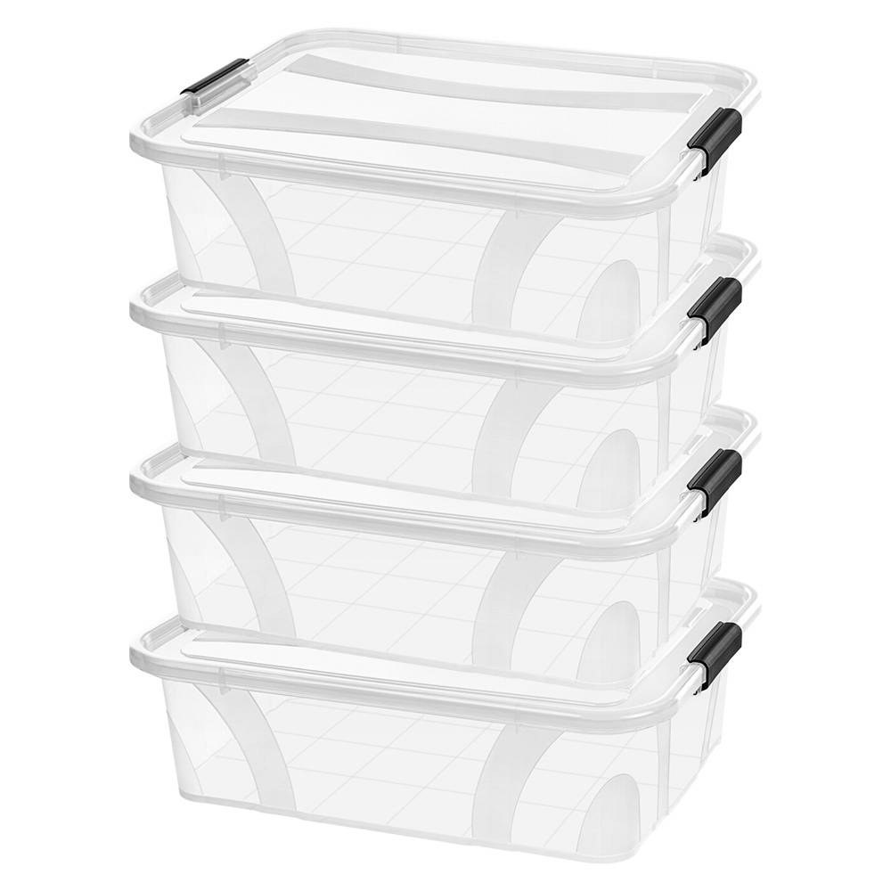 Quatre boîtes de rangement transparentes empilées avec des poignées noires, idéales pour un rangement organisé des objets ménagers.