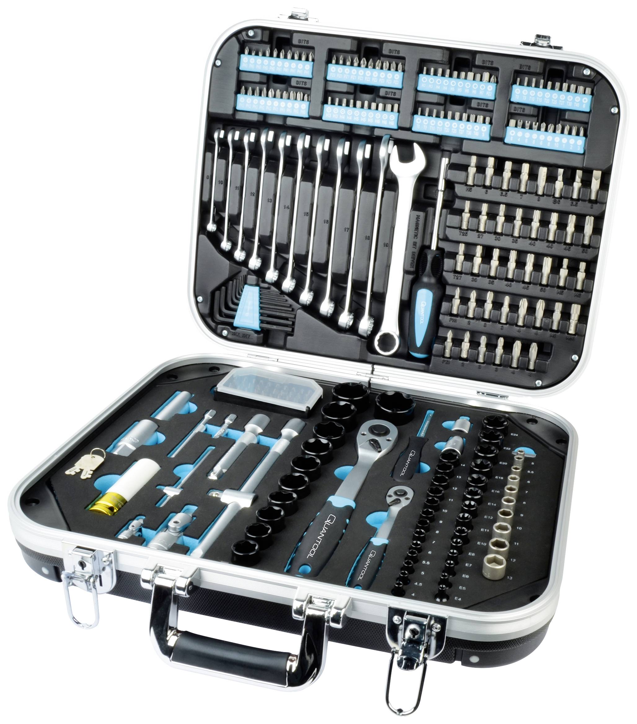 Une boîte à outils ouverte avec divers outils manuels tels que des clés, des douilles et des tournevis.