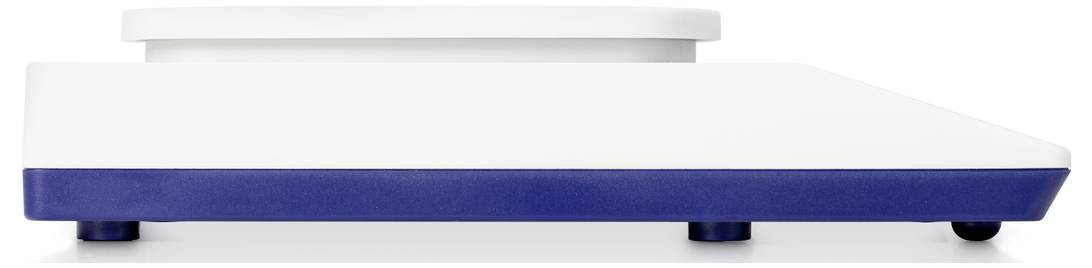 Balance plateforme blanche et bleue avec une base rectangulaire et une surface de pesée circulaire au sommet, vue de côté.