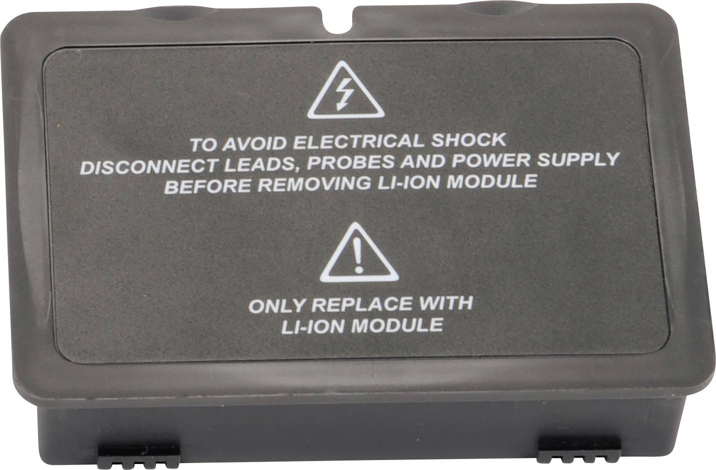 Batterie rectangulaire noire avec texte blanc : 'Afin d'éviter tout choc électrique, effectuez les mesures suivantes : Débranchez les câbles, sondes et alimentation avant de retirer le module Li-Ion. Remplacer uniquement par un module Li-Ion.'