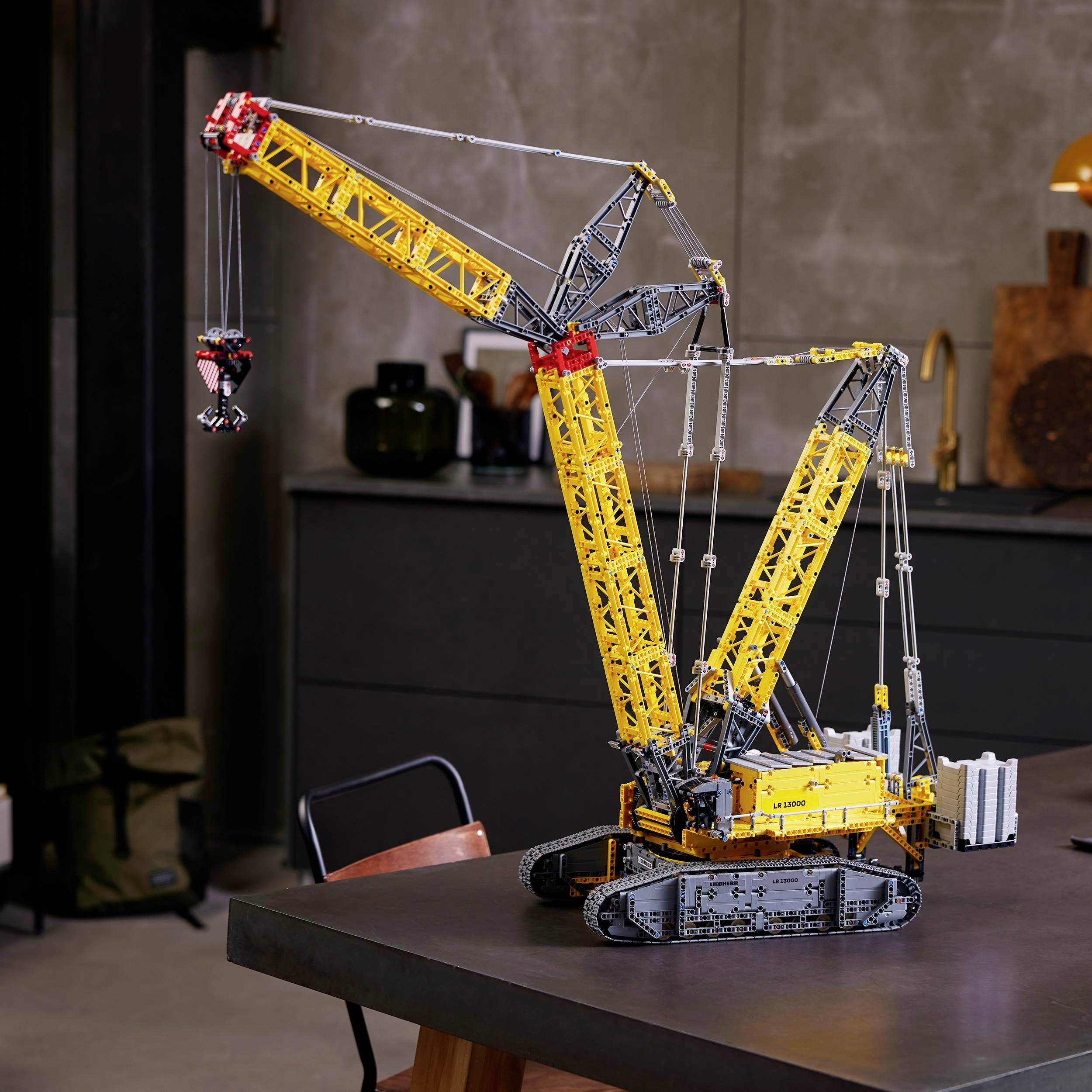 42146 LEGO® TECHNIC Grue à chenilles Liebherr LR 13000