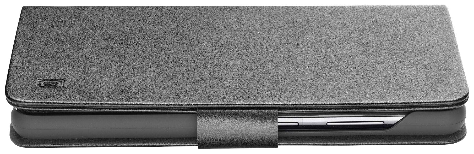 Étui en cuir noir, fermé, avec un smartphone visible sur le côté.