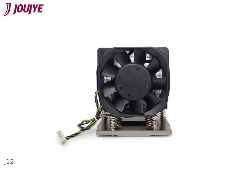Dissipateur thermique de CPU noir et argent avec ventilateur, câble et connecteur, vu de face. Marquage en haut à gauche : « JOUYE ». Numéro de modèle : J12.