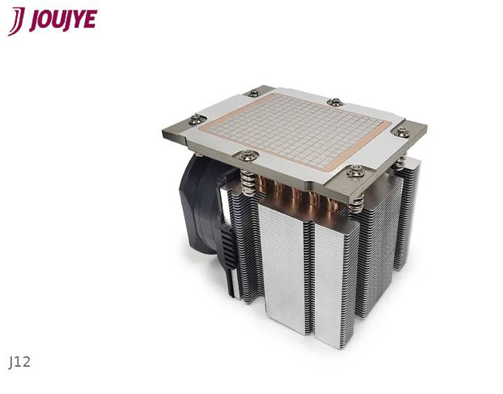 'JOUYIE CPU Cooler J12', présente un grand dissipateur thermique avec une plaque de base en cuivre, des ailettes en aluminium et un ventilateur monté.
