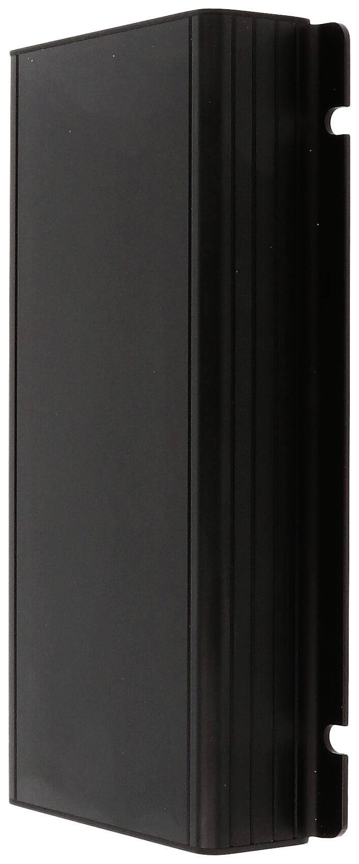 Un boîtier rectangulaire noir avec des côtés striés et des trous de montage sur les côtés pour les appareils électroniques.