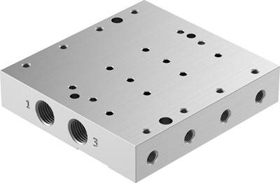 Plaque carrée métallique avec plusieurs perforations et connexions. Il semble s'agir d'un composant technique ou d'un adaptateur.